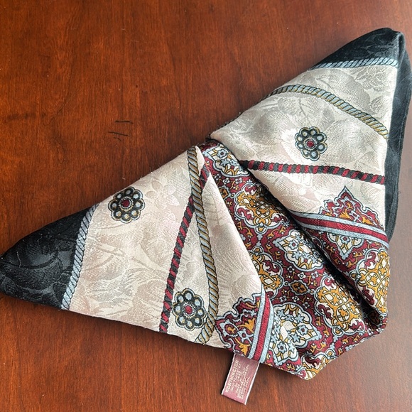 Worthington polyester scarf euc headwear wrap shoulder shawl with style & class - Picture 16 of 17